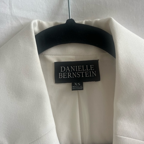 Danielle Bernstein white blazer - Picture 8 of 10